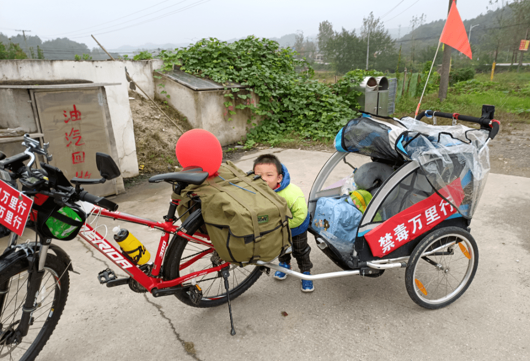 孩子骑行遭碾压身亡 父亲曾回怼他人劝阻 律师：父亲需担责