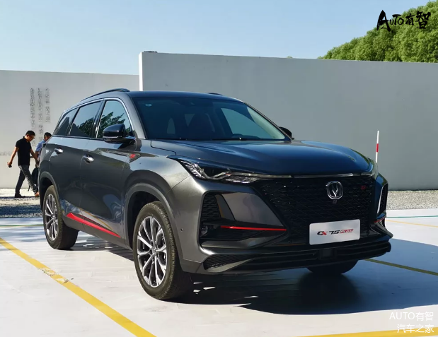 配三联屏 全新长安CS75 PLUS首发亮相