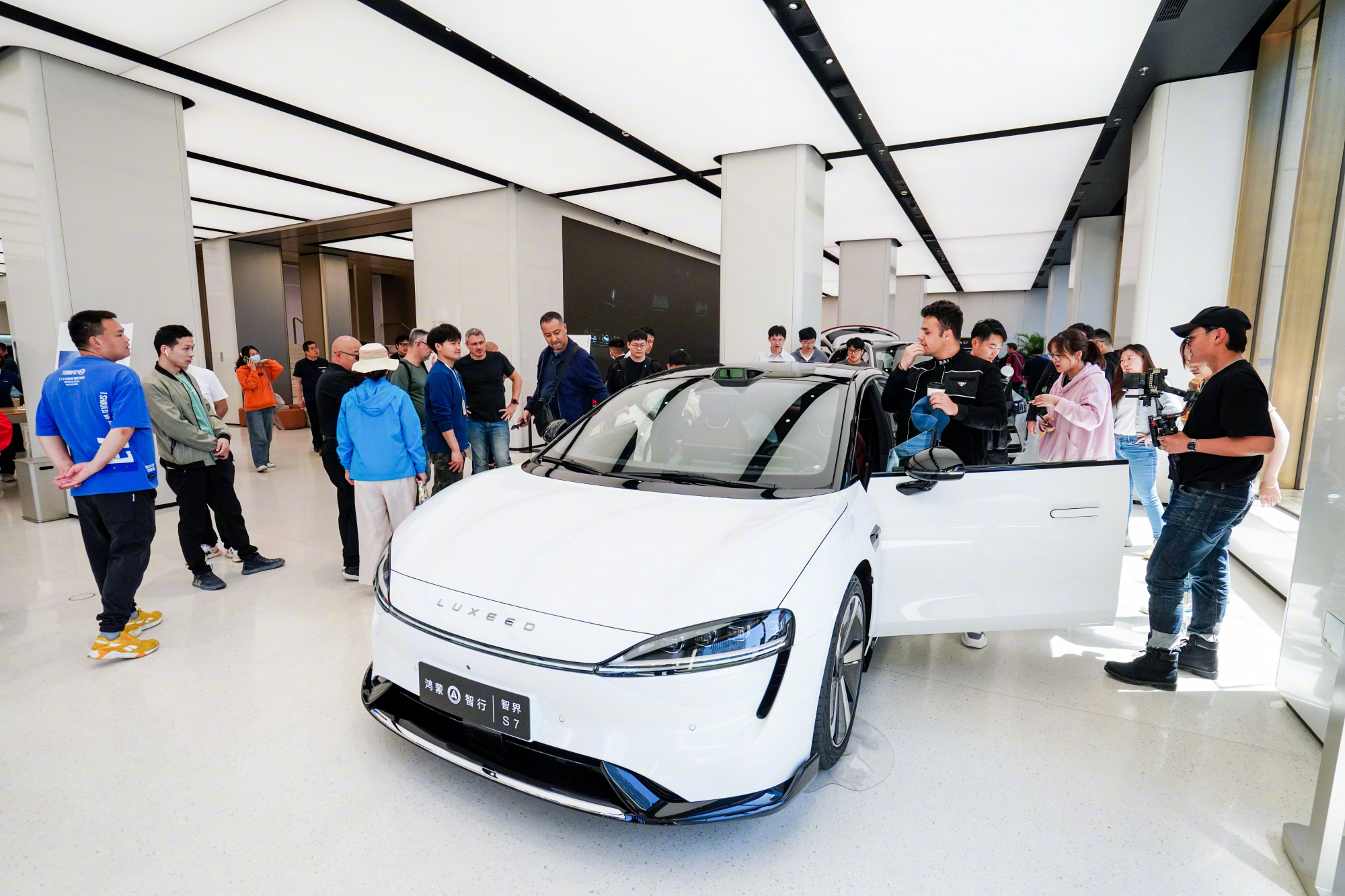 杨幂成享界车主：已下单等提享界S9 Ultra鎏金黑